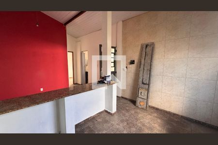 Casa à venda com 468m², 4 quartos e 8 vagasCozinha Casa 1