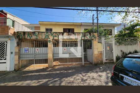 Casa para alugar com 240m², 3 quartos e 4 vagas Casa para alugar com 240m², 3 quartos e 4 vagasFachada