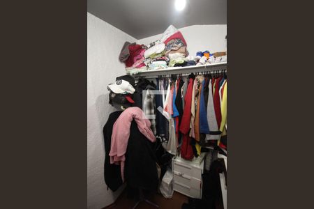 Casa de condomínio à venda com 211m², 3 quartos e 2 vagas Casa de condomínio à venda com 211m², 3 quartos e 2 vagasCloset da suíte 1