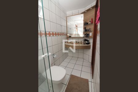 Casa de condomínio à venda com 211m², 3 quartos e 2 vagas Casa de condomínio à venda com 211m², 3 quartos e 2 vagasBanheiro da Suíte 1