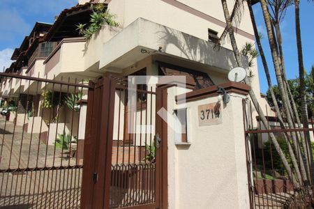 Casa de condomínio à venda com 211m², 3 quartos e 2 vagas Casa de condomínio à venda com 211m², 3 quartos e 2 vagasFachada e portaria