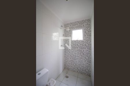 Banheiro de casa de condomínio para alugar com 2 quartos, 82m² em Itaquera, São Paulo