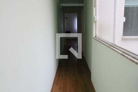 Casa à venda com 150m², 3 quartos e 2 vagasCorredor