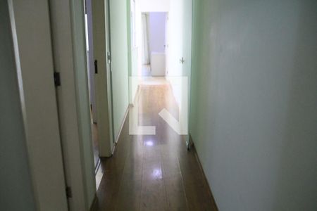 Casa à venda com 150m², 3 quartos e 2 vagasCorredor