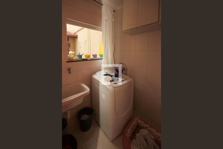 Casa à venda com 200m², 3 quartos e 4 vagasBanheiro de Serviço