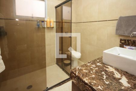 Casa à venda com 200m², 3 quartos e 4 vagasBanheiro da Suite