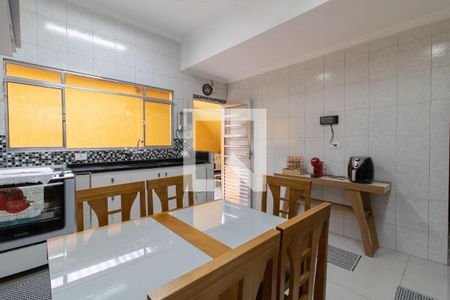 Casa à venda com 120m², 3 quartos e 4 vagas Casa à venda com 120m², 3 quartos e 4 vagasCozinha