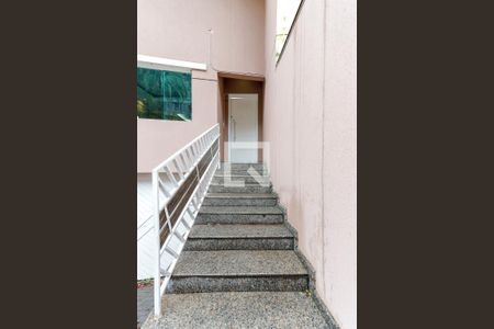 Casa para alugar com 150m², 2 quartos e 3 vagas Casa para alugar com 150m², 2 quartos e 3 vagasEscada Entrada