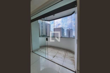 Apartamento à venda com 228m², 4 quartos e 3 vagasVaranda 2
