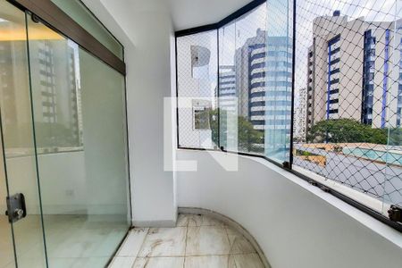 Apartamento à venda com 228m², 4 quartos e 3 vagasVaranda 2