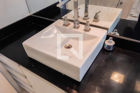 Apartamento à venda com 228m², 4 quartos e 3 vagasBanheiro da Suíte 1