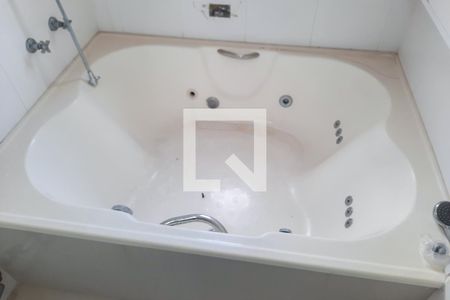 Apartamento à venda com 228m², 4 quartos e 3 vagasBanheiro da Suíte 2