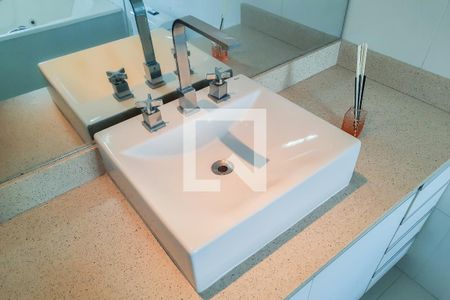 Apartamento à venda com 228m², 4 quartos e 3 vagasBanheiro da Suíte 2