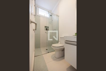 Casa à venda com 800m², 4 quartos e 6 vagasBanheiro da Suíte 2