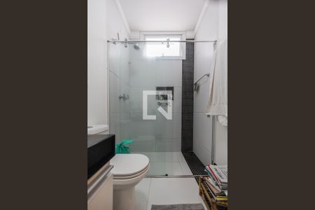 Casa à venda com 800m², 4 quartos e 6 vagasBanheiro 2 da Suíte 1