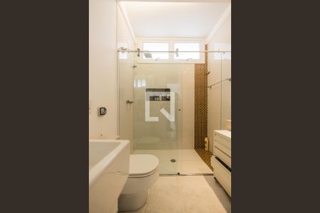 Casa à venda com 800m², 4 quartos e 6 vagasBanheiro da Suíte 3