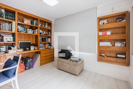 Casa à venda com 800m², 4 quartos e 6 vagasEscritório da Suíte 1