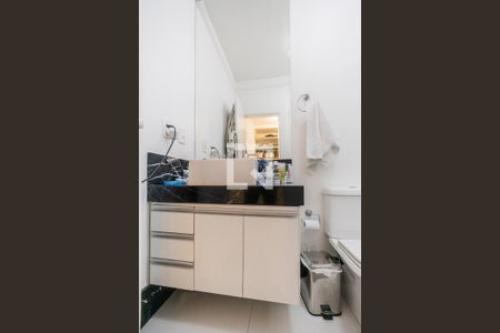 Casa à venda com 800m², 4 quartos e 6 vagasBanheiro 2 da Suíte 1