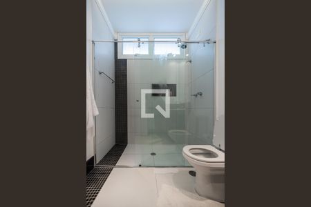 Casa à venda com 800m², 4 quartos e 6 vagasBanheiro da Suíte 4