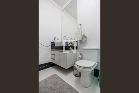 Casa à venda com 800m², 4 quartos e 6 vagasBanheiro 2 da Suíte 1