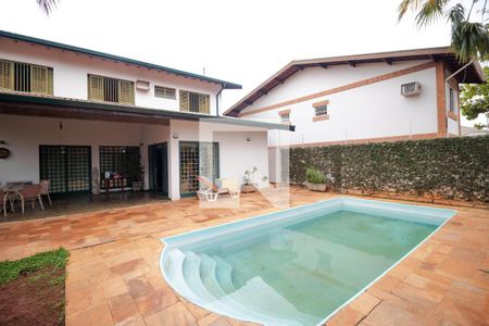 Casa à venda com 432m², 4 quartos e 4 vagas Casa à venda com 432m², 4 quartos e 4 vagasPiscina