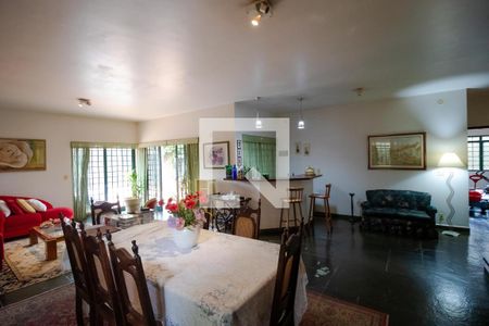 Casa à venda com 432m², 4 quartos e 4 vagas Casa à venda com 432m², 4 quartos e 4 vagasSalas