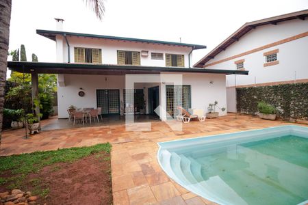 Casa à venda com 432m², 4 quartos e 4 vagas Casa à venda com 432m², 4 quartos e 4 vagasPiscina