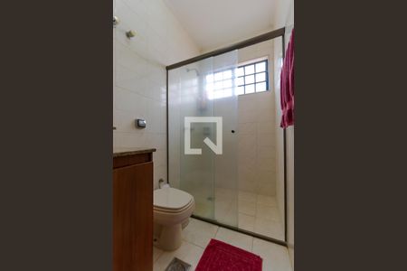 Casa à venda com 432m², 4 quartos e 4 vagas Casa à venda com 432m², 4 quartos e 4 vagasBanheiro da Suíte 04