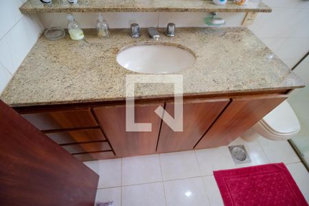 Casa à venda com 432m², 4 quartos e 4 vagas Casa à venda com 432m², 4 quartos e 4 vagasBanheiro da Suíte 04