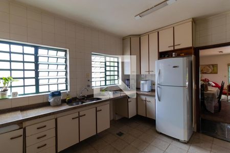 Casa à venda com 432m², 4 quartos e 4 vagas Casa à venda com 432m², 4 quartos e 4 vagasCozinha