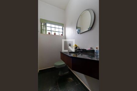 Casa à venda com 432m², 4 quartos e 4 vagas Casa à venda com 432m², 4 quartos e 4 vagasLavabo