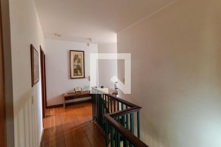 Casa à venda com 432m², 4 quartos e 4 vagas Casa à venda com 432m², 4 quartos e 4 vagasHall Íntimo