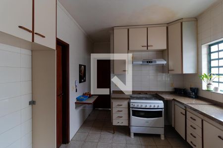 Casa à venda com 432m², 4 quartos e 4 vagas Casa à venda com 432m², 4 quartos e 4 vagasCozinha