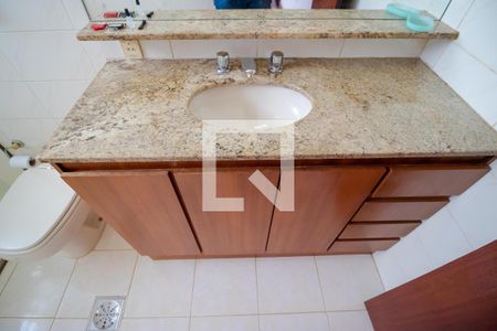 Casa à venda com 432m², 4 quartos e 4 vagas Casa à venda com 432m², 4 quartos e 4 vagasBanheiro da Suíte 01