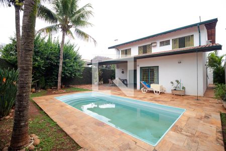 Casa à venda com 432m², 4 quartos e 4 vagas Casa à venda com 432m², 4 quartos e 4 vagasPiscina