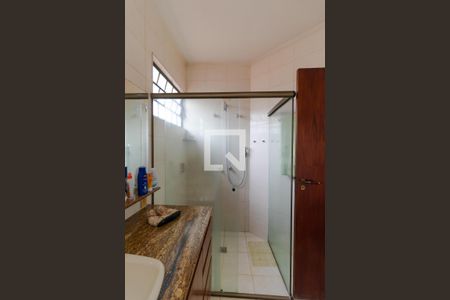 Casa à venda com 432m², 4 quartos e 4 vagas Casa à venda com 432m², 4 quartos e 4 vagasBanheiro da Suíte 02