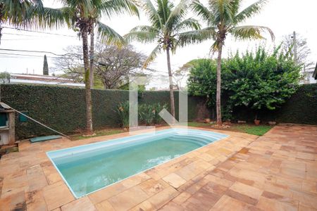 Casa à venda com 432m², 4 quartos e 4 vagas Casa à venda com 432m², 4 quartos e 4 vagasPiscina