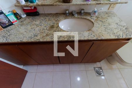 Casa à venda com 432m², 4 quartos e 4 vagas Casa à venda com 432m², 4 quartos e 4 vagasBanheiro da Suíte 03