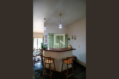 Casa à venda com 432m², 4 quartos e 4 vagas Casa à venda com 432m², 4 quartos e 4 vagasSalas