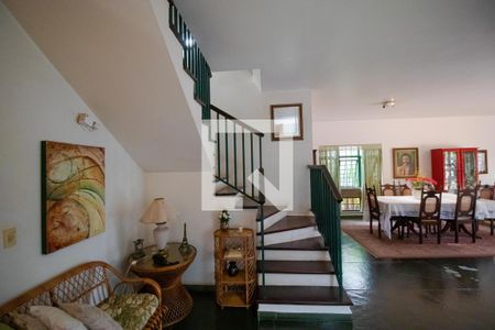 Casa à venda com 432m², 4 quartos e 4 vagas Casa à venda com 432m², 4 quartos e 4 vagasSalas