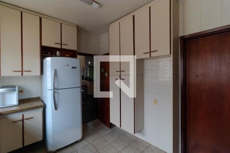 Casa à venda com 432m², 4 quartos e 4 vagas Casa à venda com 432m², 4 quartos e 4 vagasCozinha