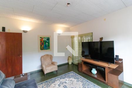 Casa à venda com 432m², 4 quartos e 4 vagas Casa à venda com 432m², 4 quartos e 4 vagasSala de TV