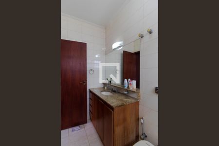 Casa à venda com 432m², 4 quartos e 4 vagas Casa à venda com 432m², 4 quartos e 4 vagasBanheiro da Suíte 04