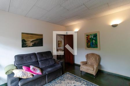 Casa à venda com 432m², 4 quartos e 4 vagas Casa à venda com 432m², 4 quartos e 4 vagasSala de TV