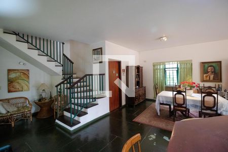 Casa à venda com 432m², 4 quartos e 4 vagas Casa à venda com 432m², 4 quartos e 4 vagasSalas