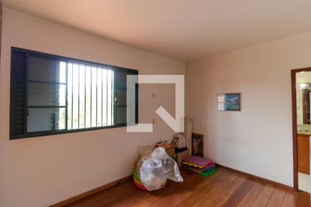 Casa à venda com 432m², 4 quartos e 4 vagas Casa à venda com 432m², 4 quartos e 4 vagasSuíte 01