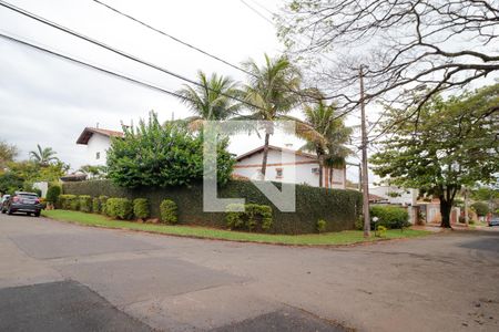Casa à venda com 432m², 4 quartos e 4 vagas Casa à venda com 432m², 4 quartos e 4 vagasFachada