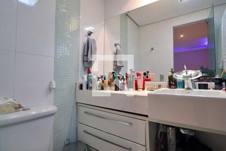 Apartamento à venda com 119m², 2 quartos e 2 vagasBanheiro da Suíte