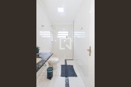 Casa à venda com 190m², 4 quartos e 3 vagas Casa à venda com 190m², 4 quartos e 3 vagasBanheiro