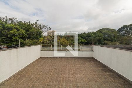 Casa à venda com 190m², 4 quartos e 3 vagas Casa à venda com 190m², 4 quartos e 3 vagasTerraço